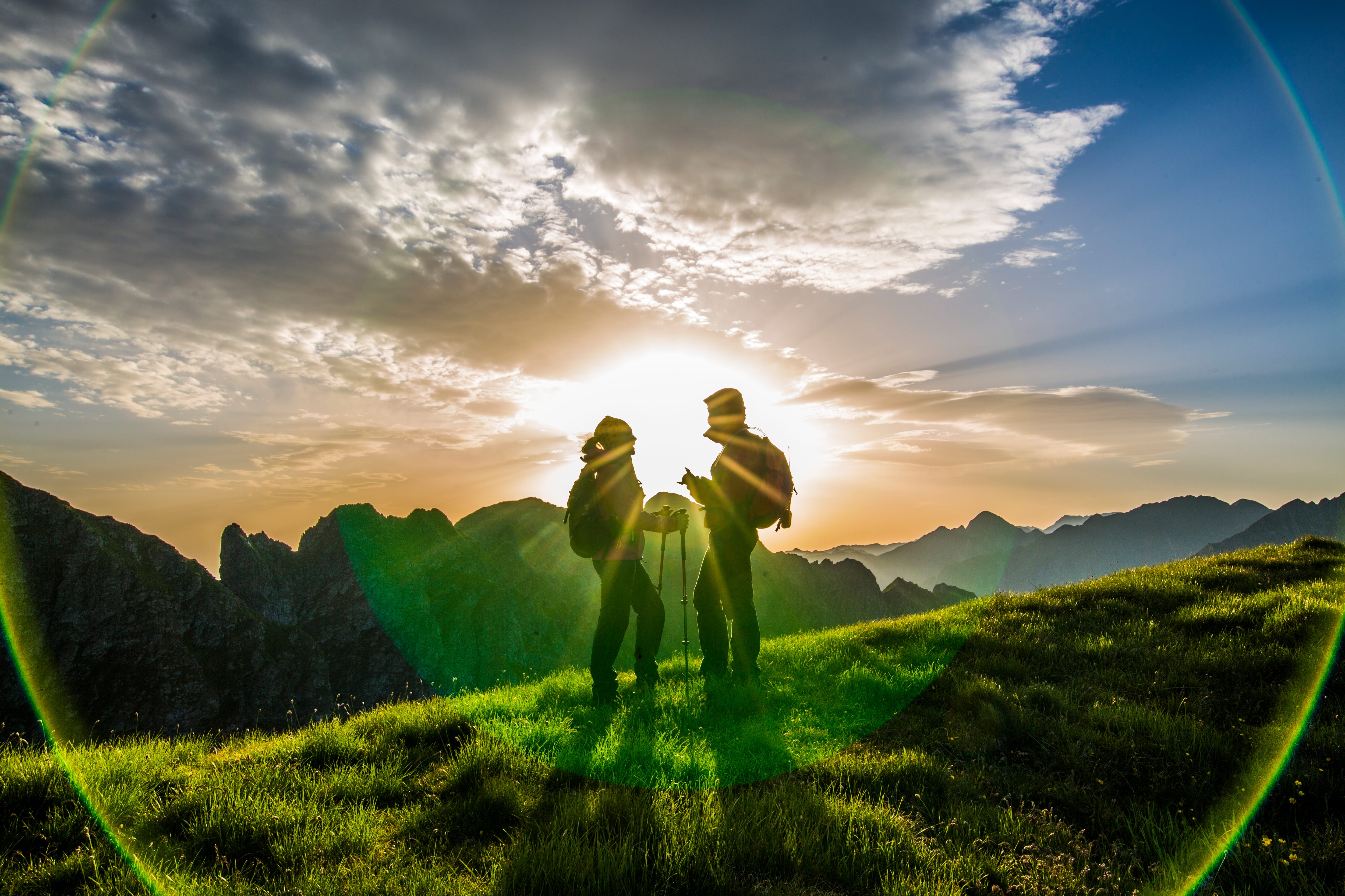 romantic moment captured with green lensflare