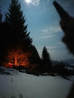 DESC-winter_outdoor_shelter_full_moon-min
